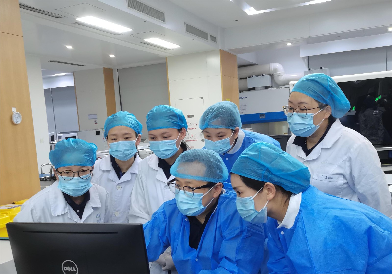 1701656065679379.jpg 实验室现场检查1.jpg